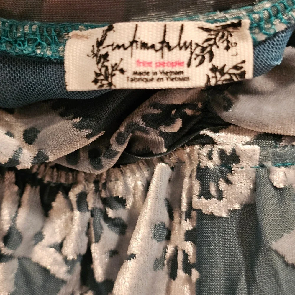 Free People Intimately Snow Angel Micro Lounge Burnout Velvet Floral Shorts L - Picture 5 of 11